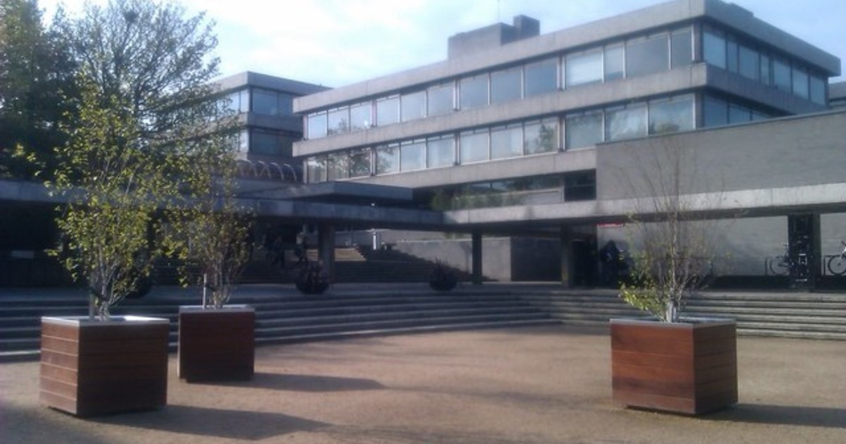 都柏林大學Newman大樓前庭資料照，非論壇或新宿舍