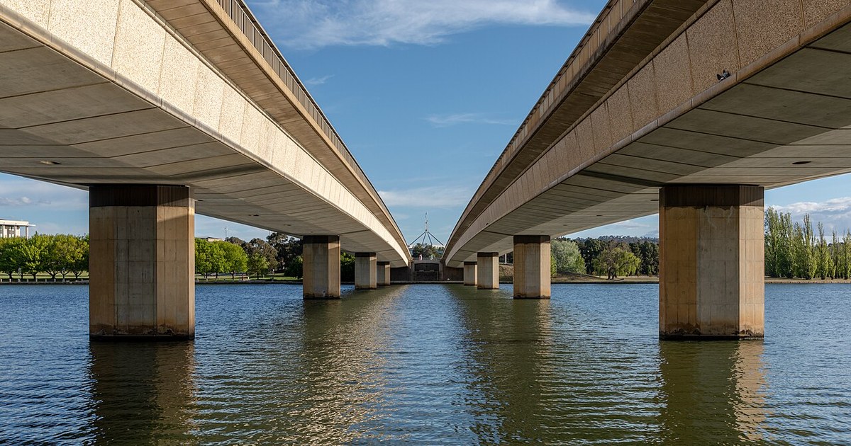 Componwealth Avenue Bridge, Canberra, Australia
