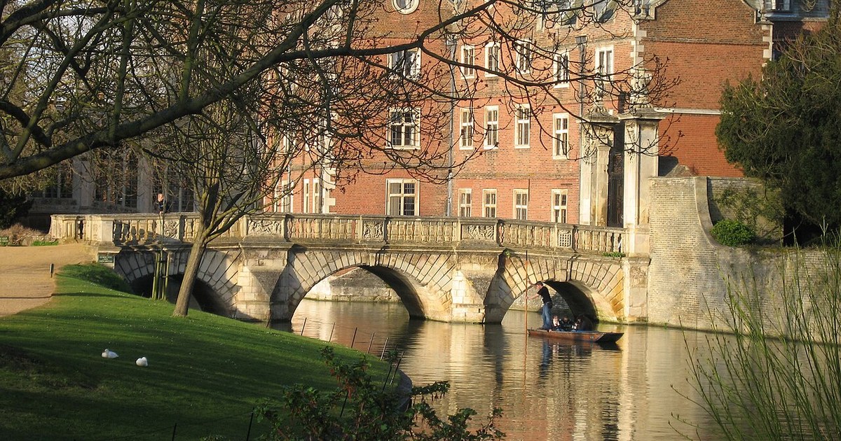 Bridging between Con River and St. John ' s College, Cambridge, United Kingdom, non-EC premises or sites